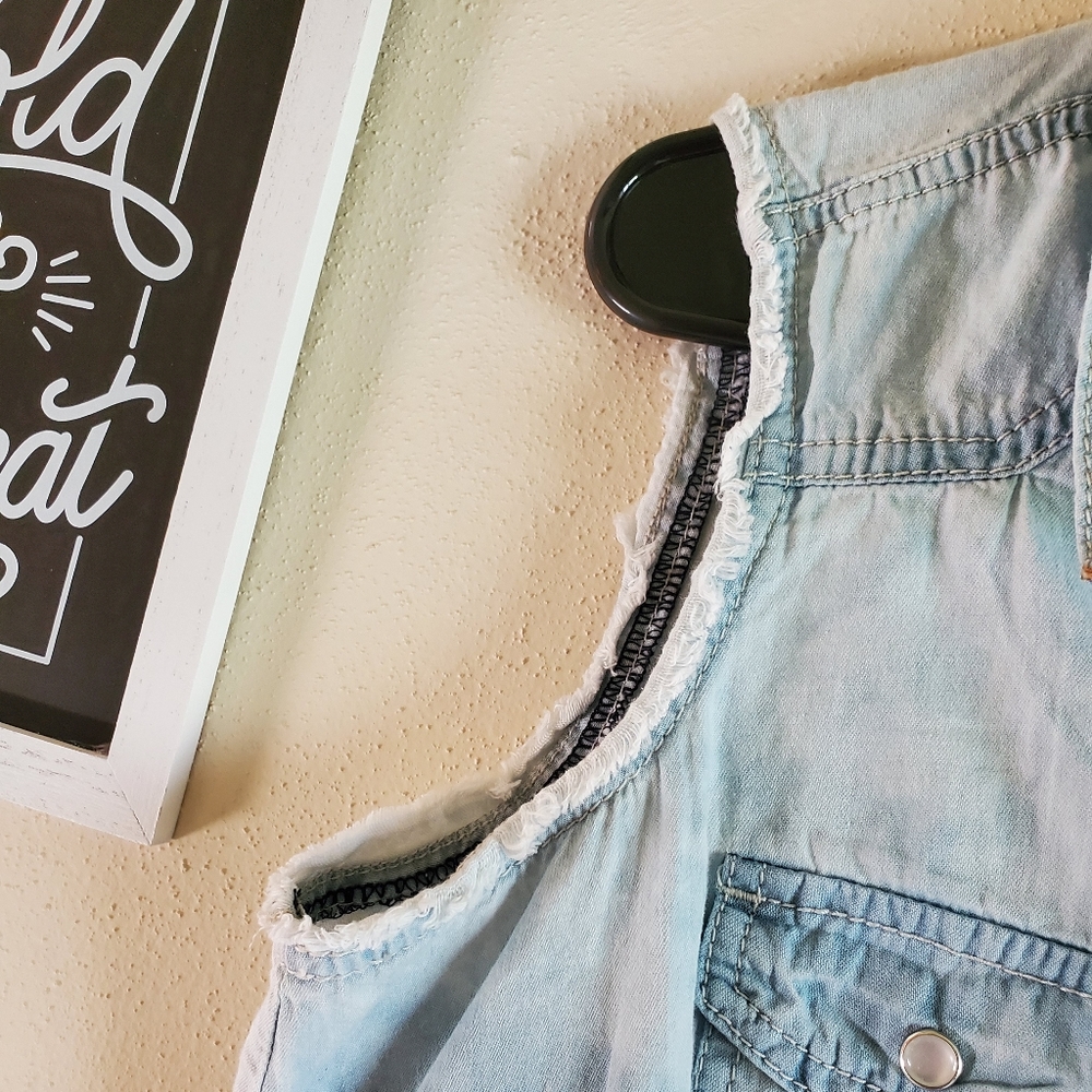 Mossimo Supply Co. Pearl snap button up tank - Picture 5 of 6